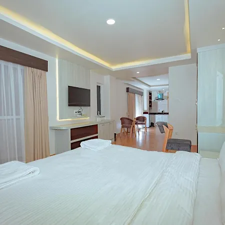 Poms Penthouse Apartment Pokhara Exterior photo