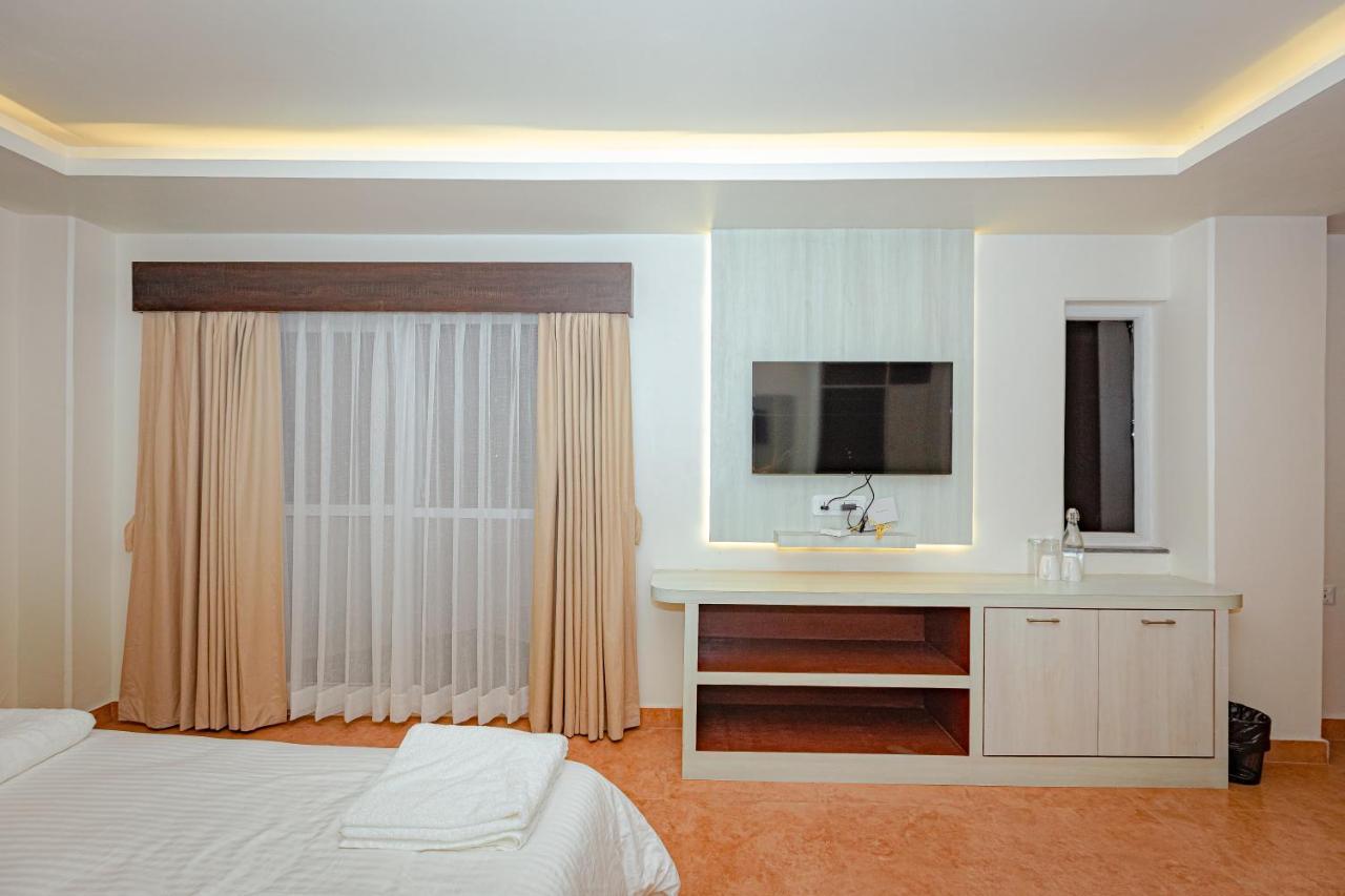 Poms Penthouse Apartment *